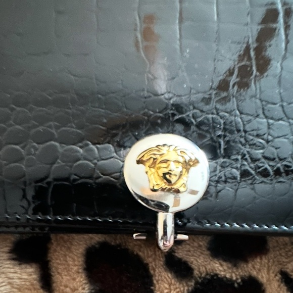 GIANNI VERSACE SIGNATURE CROC-EMBOSSED WALLET WITH GOLD MEDALLION - Picture 3 of 7